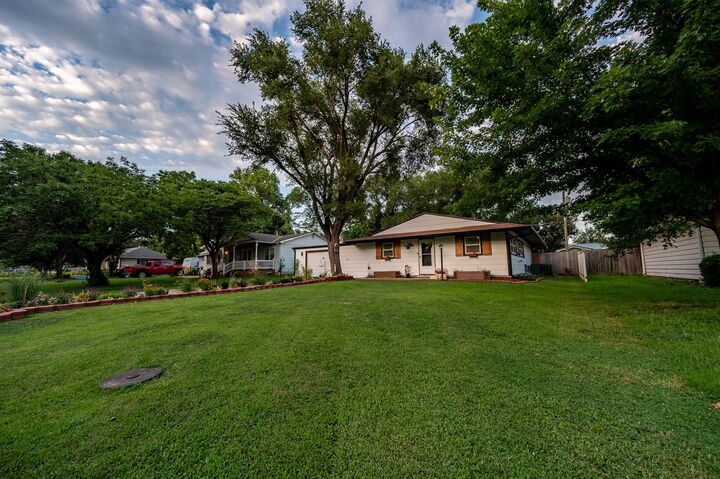 Property Photo: 1316 Terrace Dr KS 67042