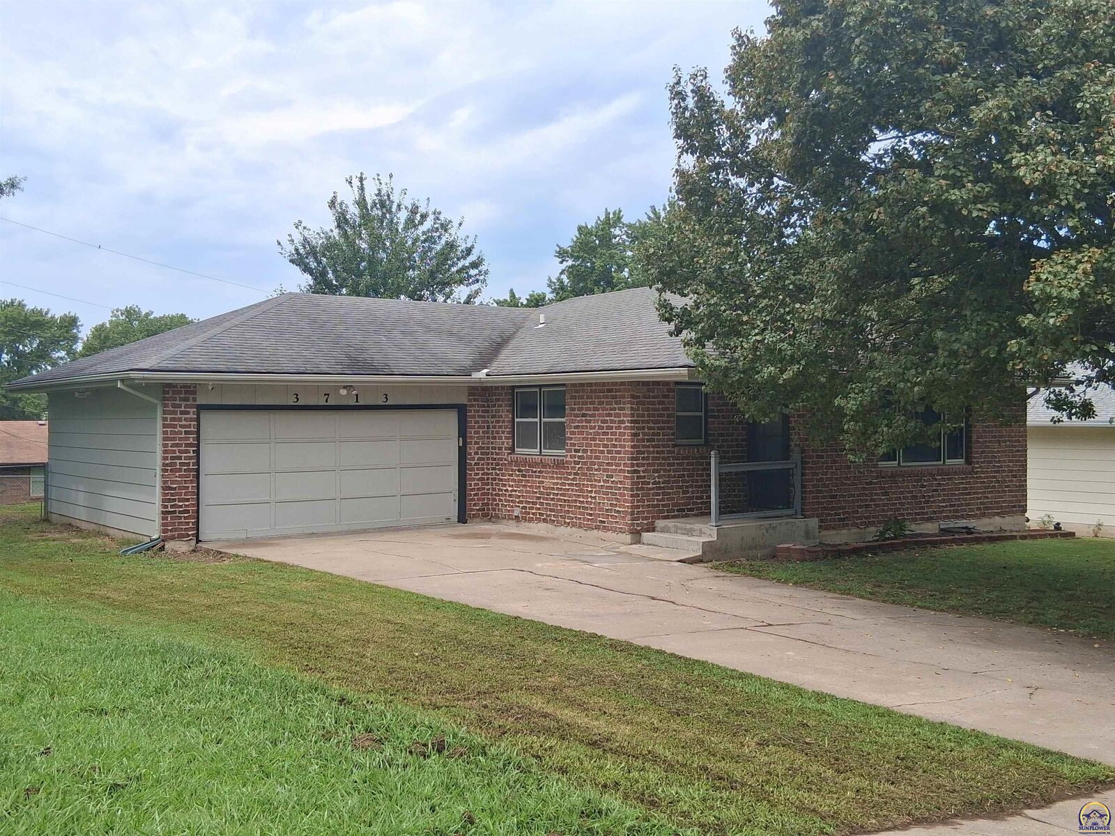 Property Photo:  3713 SE Long St  KS 66609 