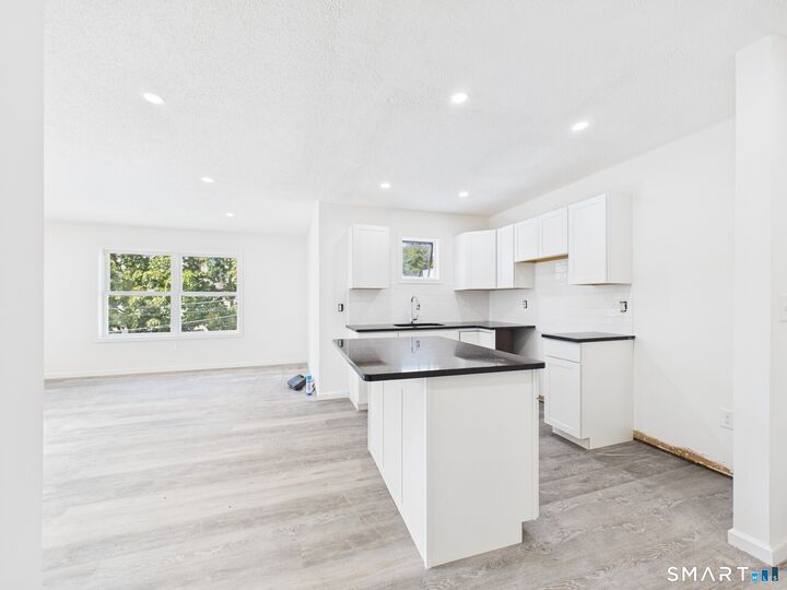 Property Photo:  25 Dewitt Street 2  CT 06519 