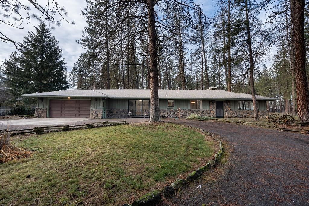 Property Photo: 10203 N Nine Mile Rd WA 99026