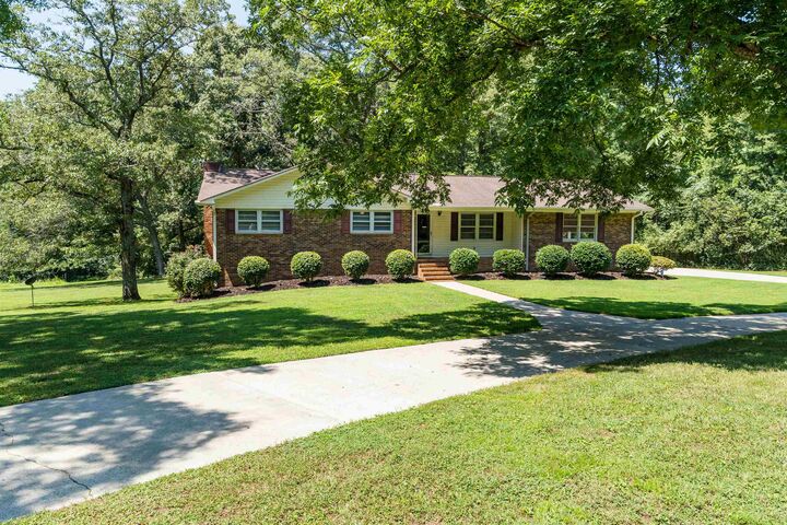 Property Photo: 151 Hillandale Ln Lane SC 29372
