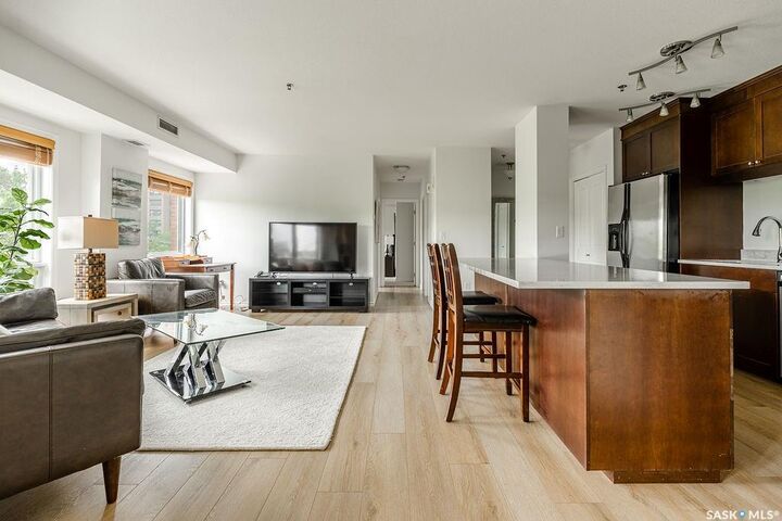Property Photo:  902 Spadina Crescent E 409  SK S7K 0G8 