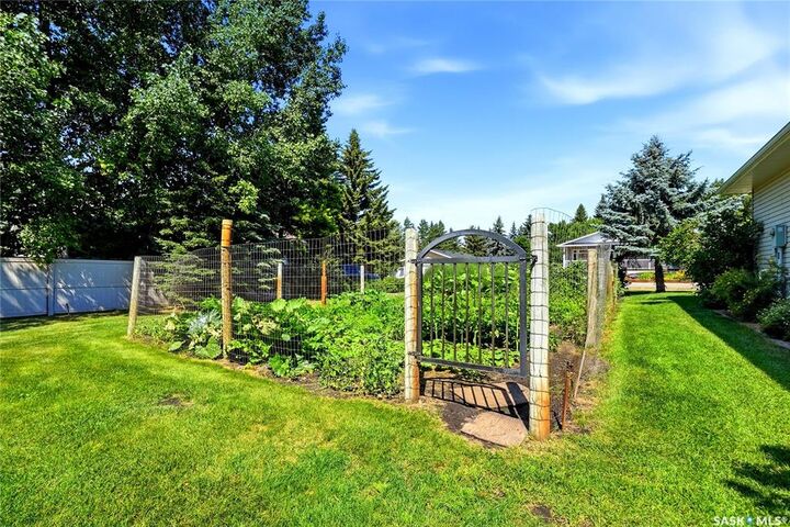 Property Photo: 28 Rosedale Avenue SK S0G 2K0