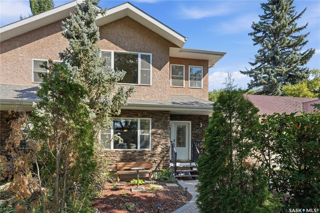Property Photo:  1021 Main Street  SK S7H 0K6 