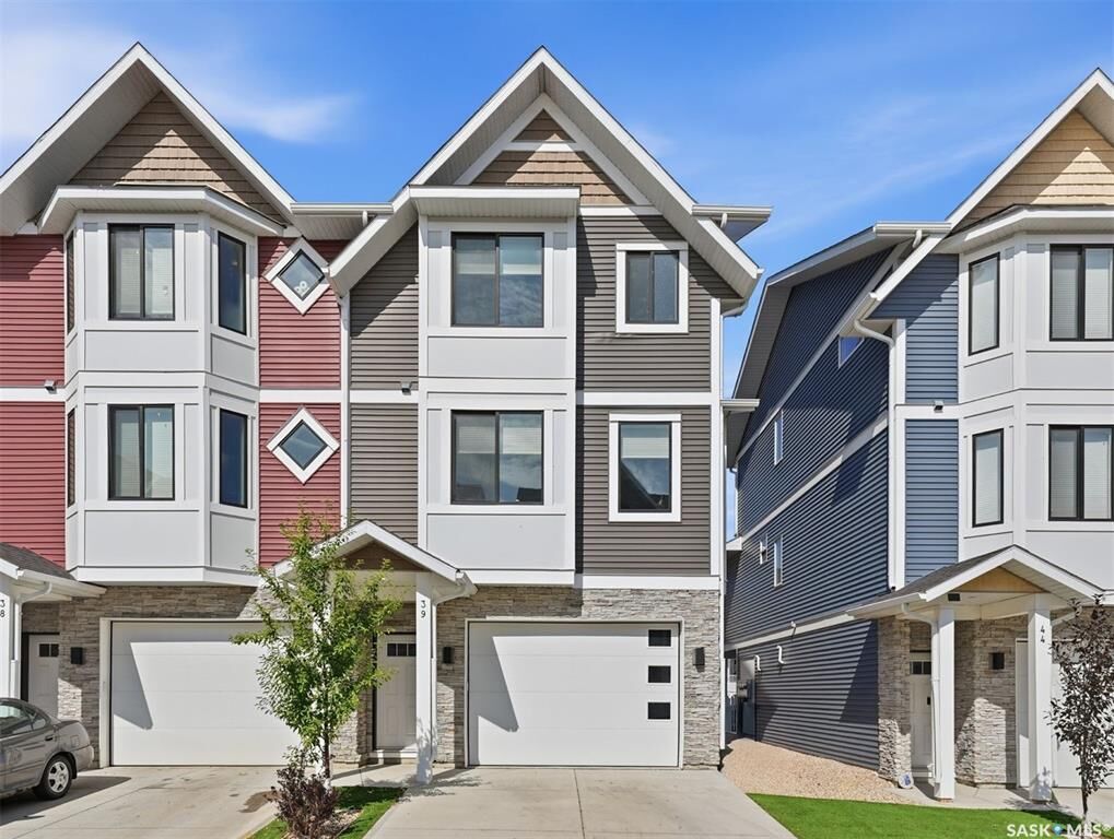 Property Photo: 900 St Andrews Lane 39 SK S0K 4S4