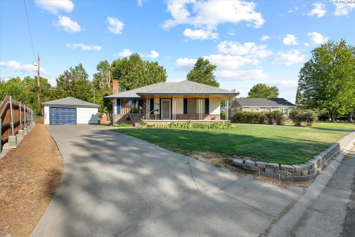 Property Photo: 318 Douglass WA 99352