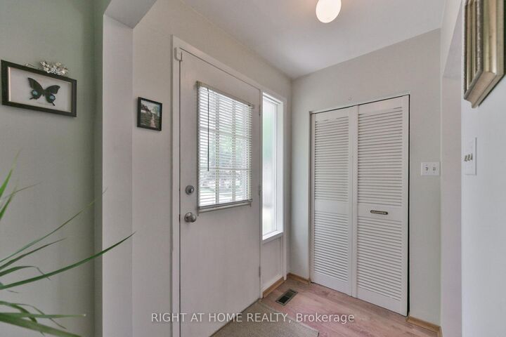 Property Photo:  1728 Pickmere Court  ON L4X 1Z4 