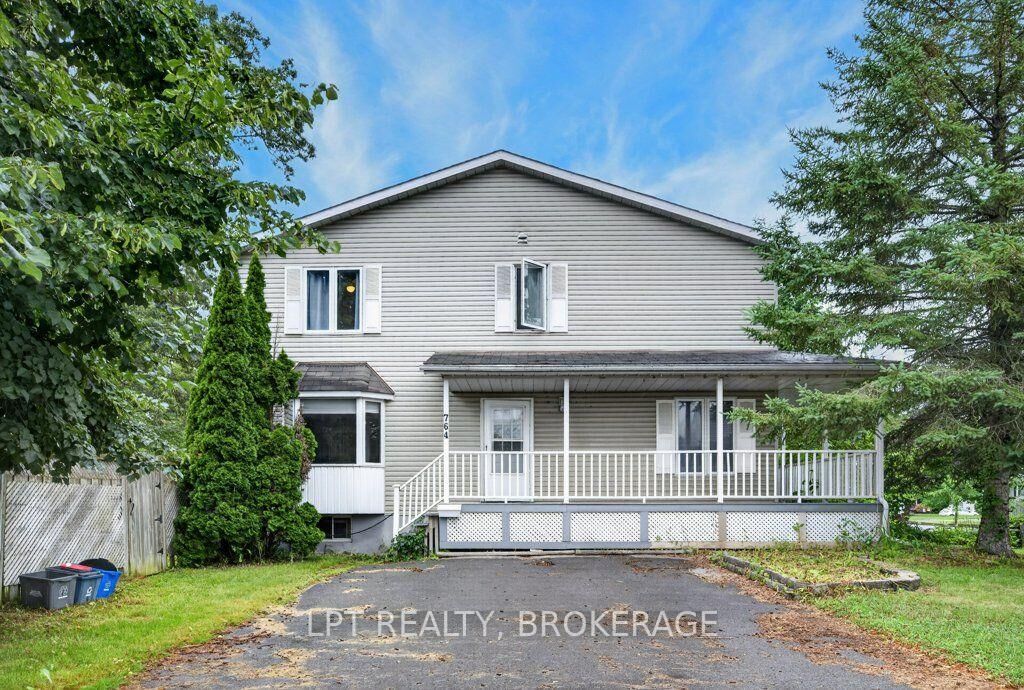 Property Photo:  764 Roosevelt Drive  ON K7M 8V3 