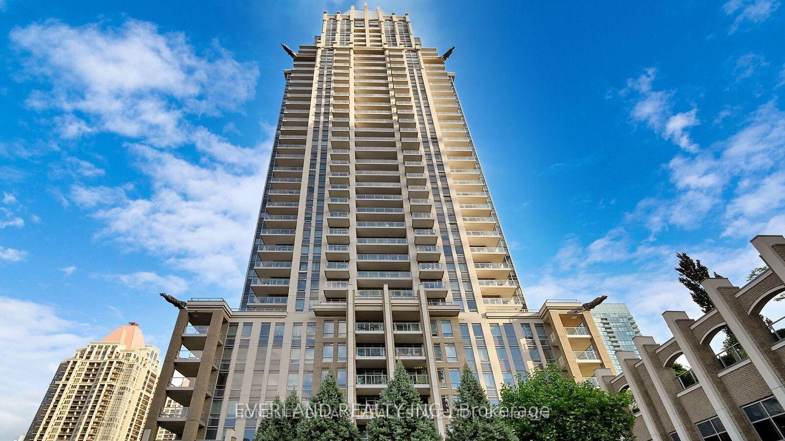 Property Photo: 388 Prince Of Wales Drive 901 ON L5B 0A1