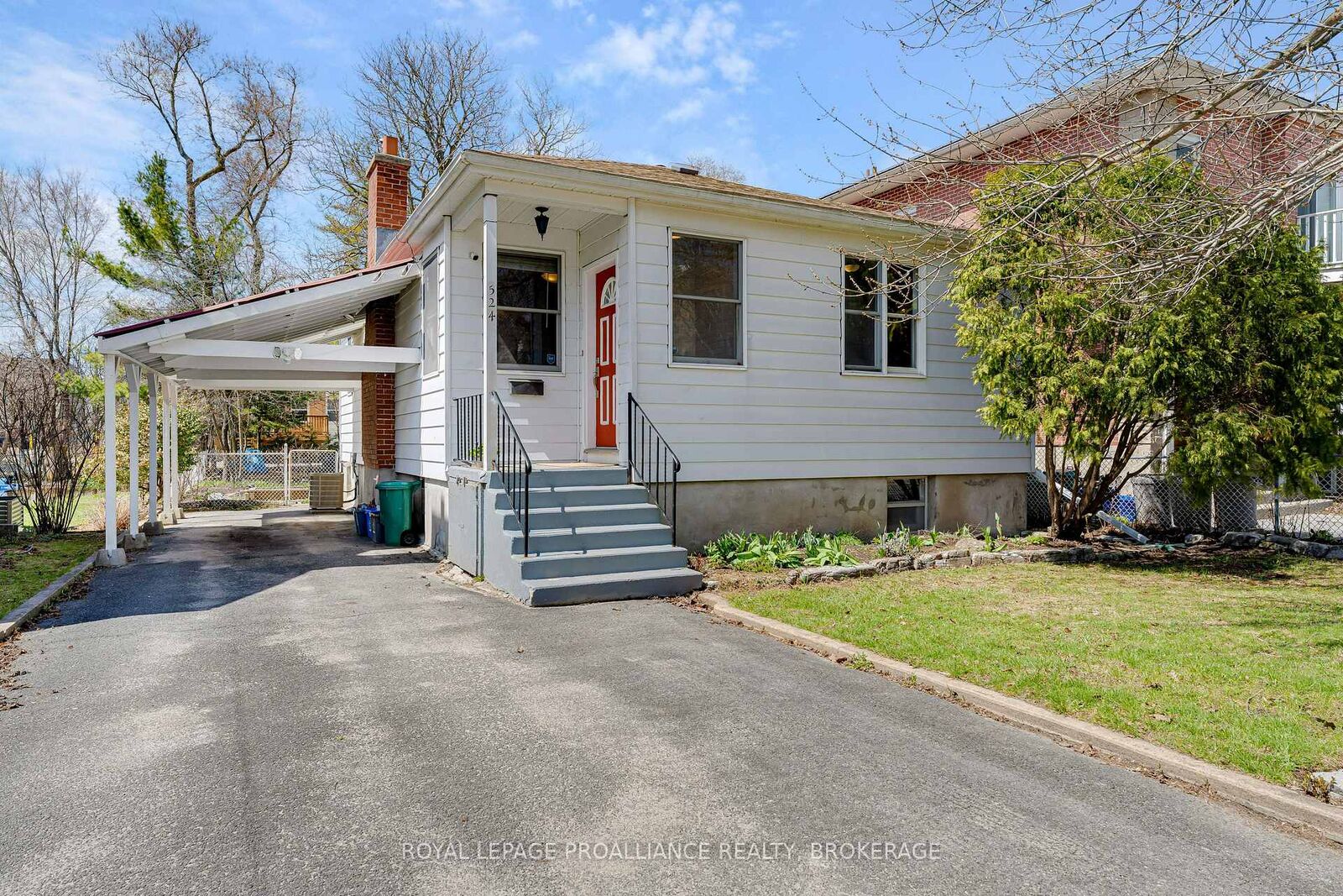 Property Photo:  524 College Street  ON K7L 4M9 