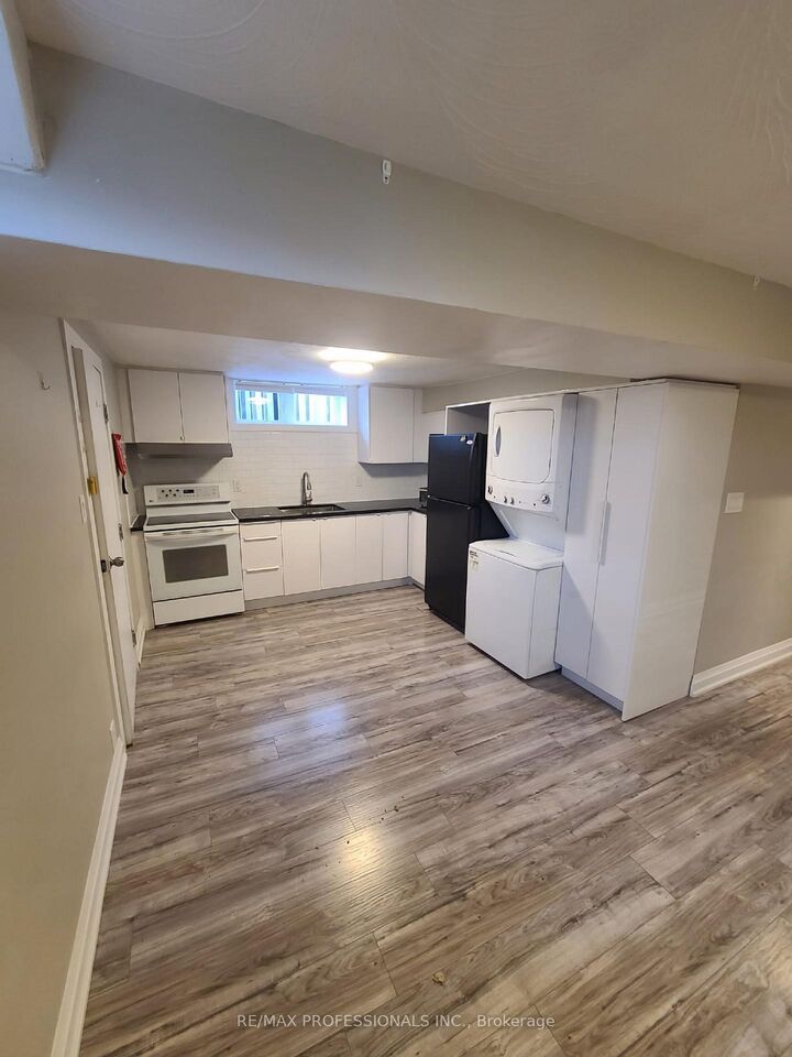 Property Photo:  1176 Alexandra Avenue Basement  ON L5E 2A5 