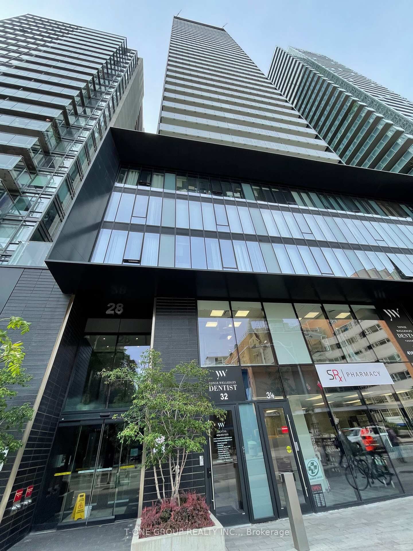 Property Photo: 28 Wellesley Street E 2607 ON M4Y 0C4