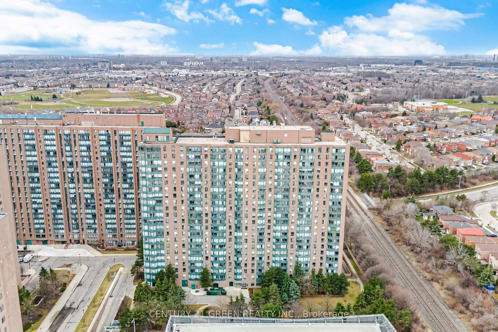 Property Photo: 135 Hillcrest Avenue 203 ON L5B 4B1