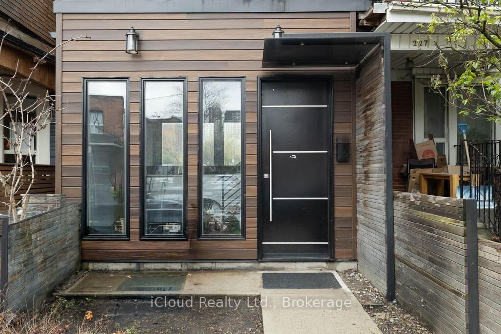 Property Photo:  225 Wallace Avenue  ON M6H 1V5 