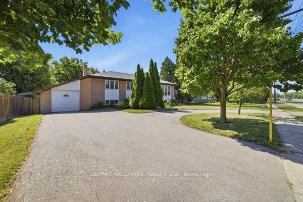 Property Photo: 1392 Rebecca Street ON L6L 1Z5