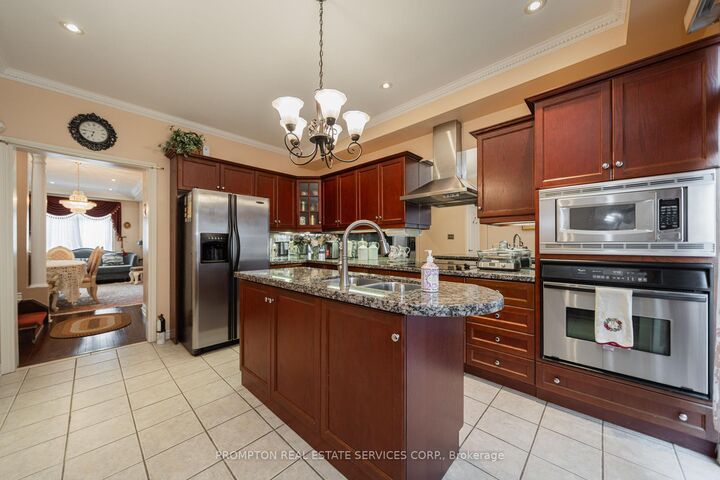 Property Photo: 25 Routliffe Lane ON M2N 0A5