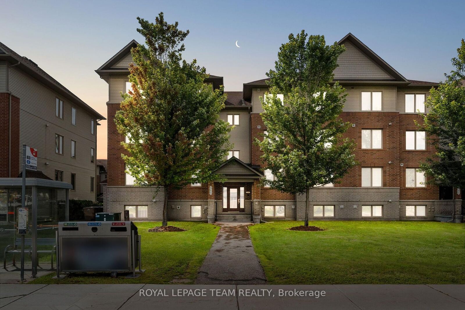 Property Photo: 313 Cresthaven Drive 2 ON K2G 4R5