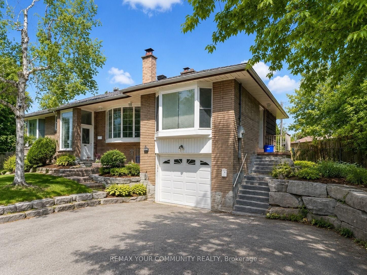 Property Photo: 536 Lynett Crescent ON L4C 2V9