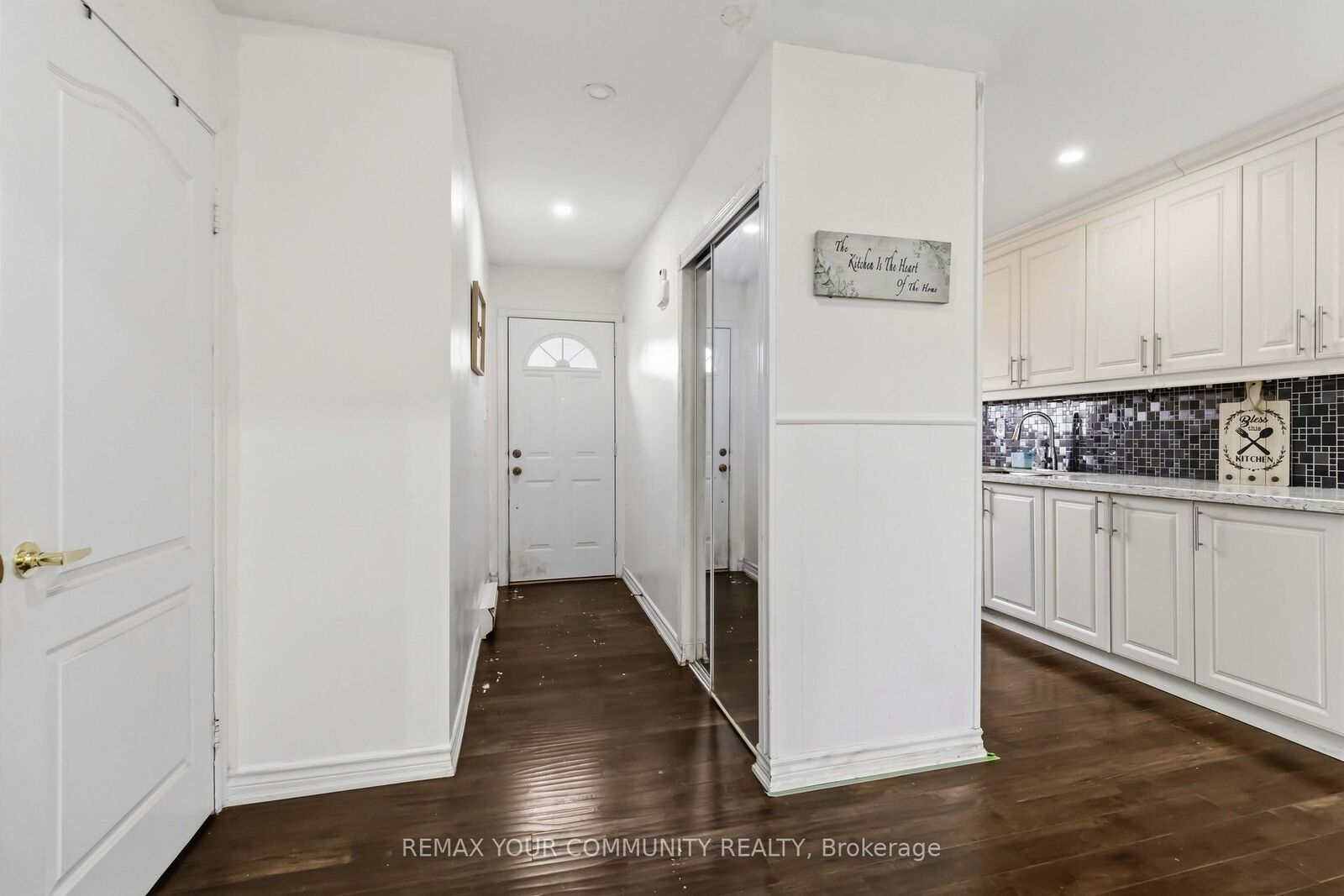 Property Photo: 11 Grantbrook Court ON L6S 2K8