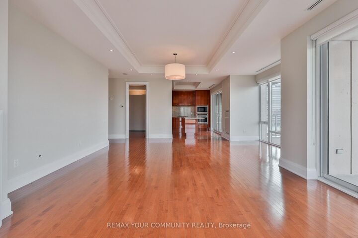 Property Photo: 80 Yorkville Avenue 802 ON M5R 2C2