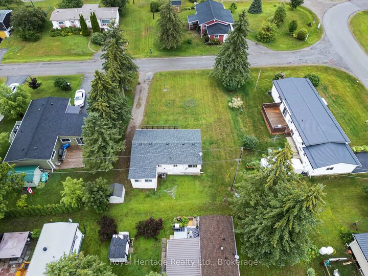 Property Photo: 2 Fenelon Way ON K9V 4R3