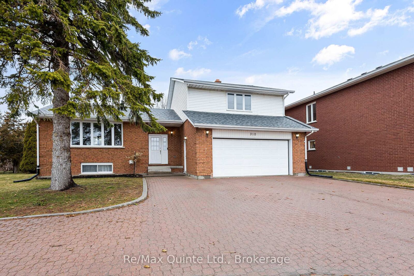 Property Photo:  310 Bridge Street W  ON K8N 4Z2 
