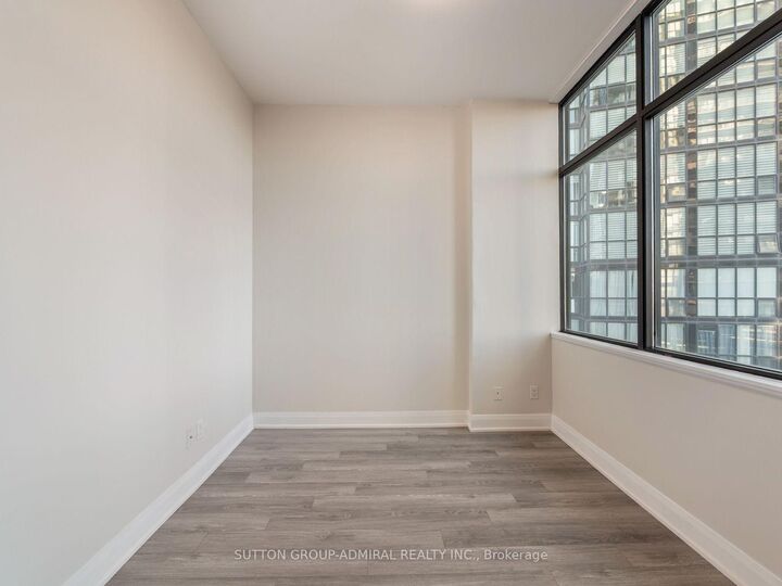 Property Photo:  2900 Highway 7 N/A 512  ON L4K 0G3 