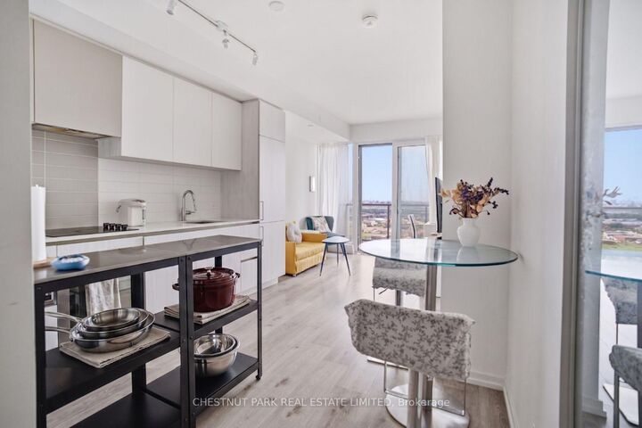 Property Photo:  1000 Portage Parkway 2206  ON L4K 0L1 