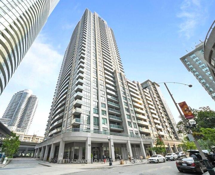 19 Grand Trunk Crescent 907 — photo 1