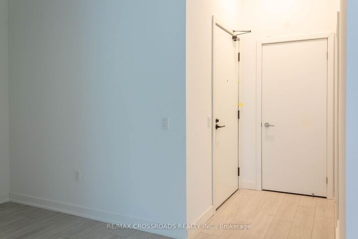 Property Photo:  1606 Charles Street 205  ON L1N 0P1 
