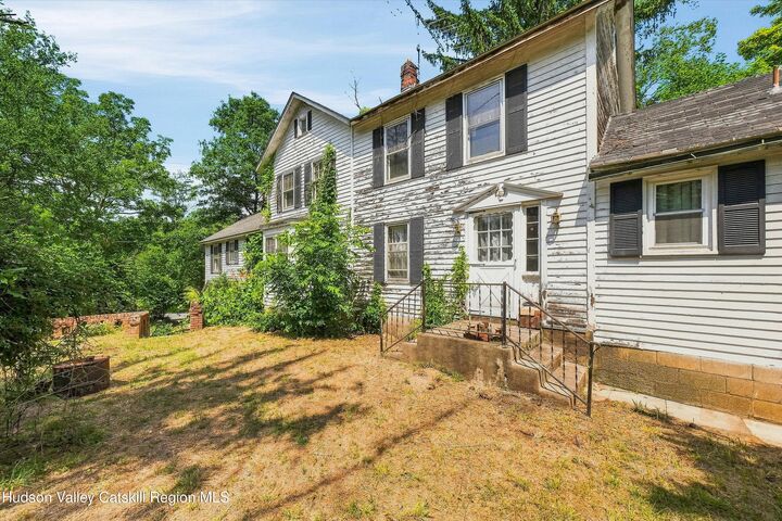 Property Photo:  148 Quannacut  NY 12566 