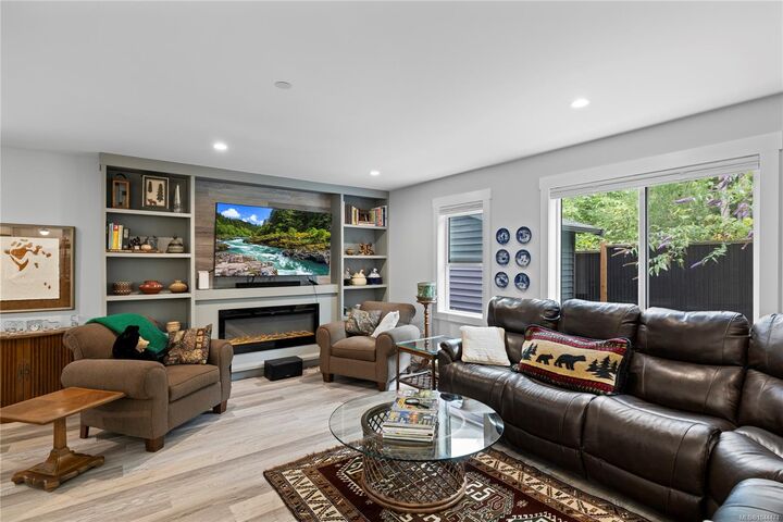 Property Photo: 242 Sunningdale Rd E BC V9K 1L3