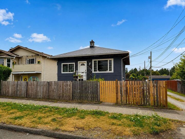 4338 Bute St — photo 1