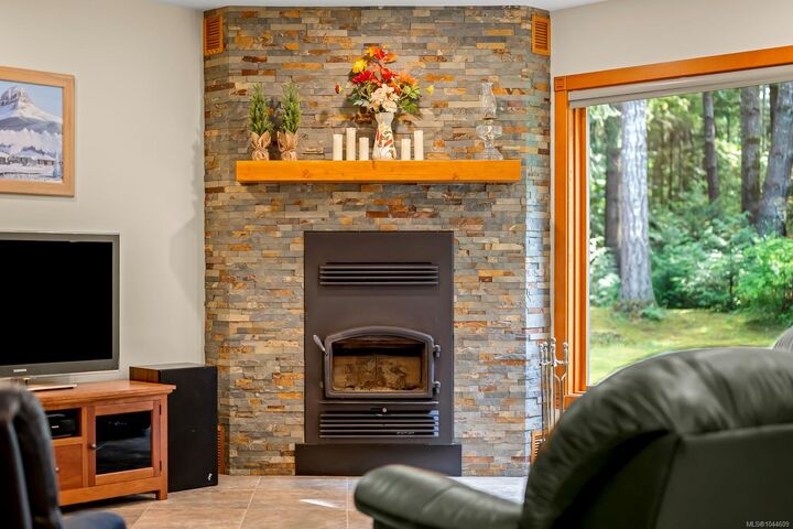 Property Photo:  307 Bates Dr  BC V0R 1W0 