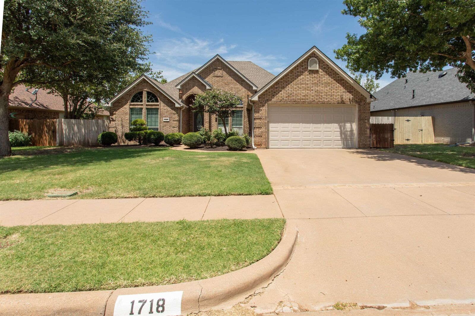 Property Photo:  1718 Rockridge Drive  TX 76310 