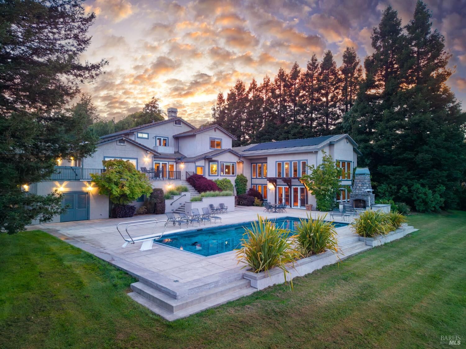 Property Photo:  
