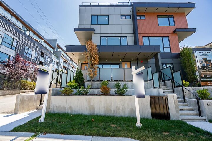 Property Photo: 676 E 22nd Avenue 1 BC V5V 1V4