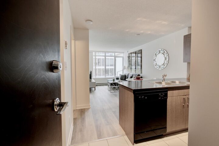 Property Photo: 610 Granville Street 2906 BC V6C 3T3