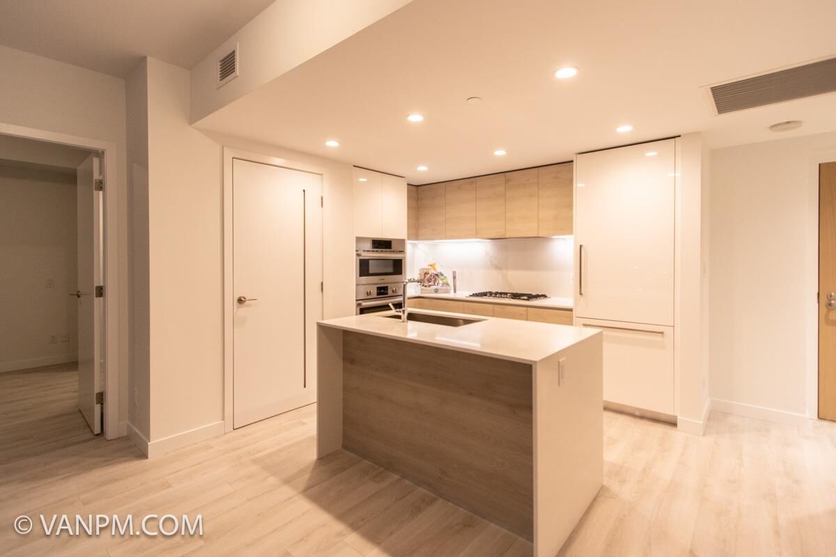 Property Photo:  2085 Skyline Court 405  BC V5C 0M6 