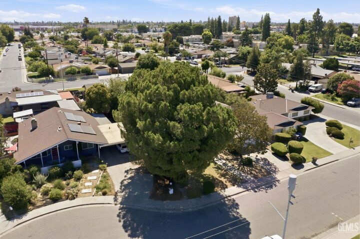 Property Photo: 2004 Juniper Court CA 93309