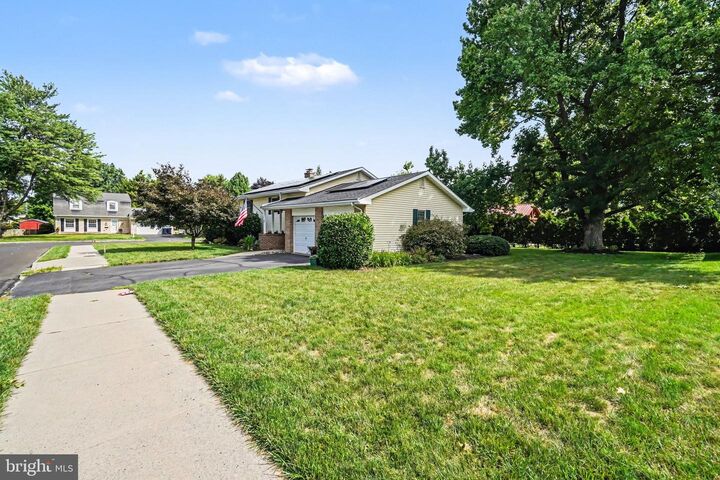 Property Photo: 2 Sycamore Lane PA 17078
