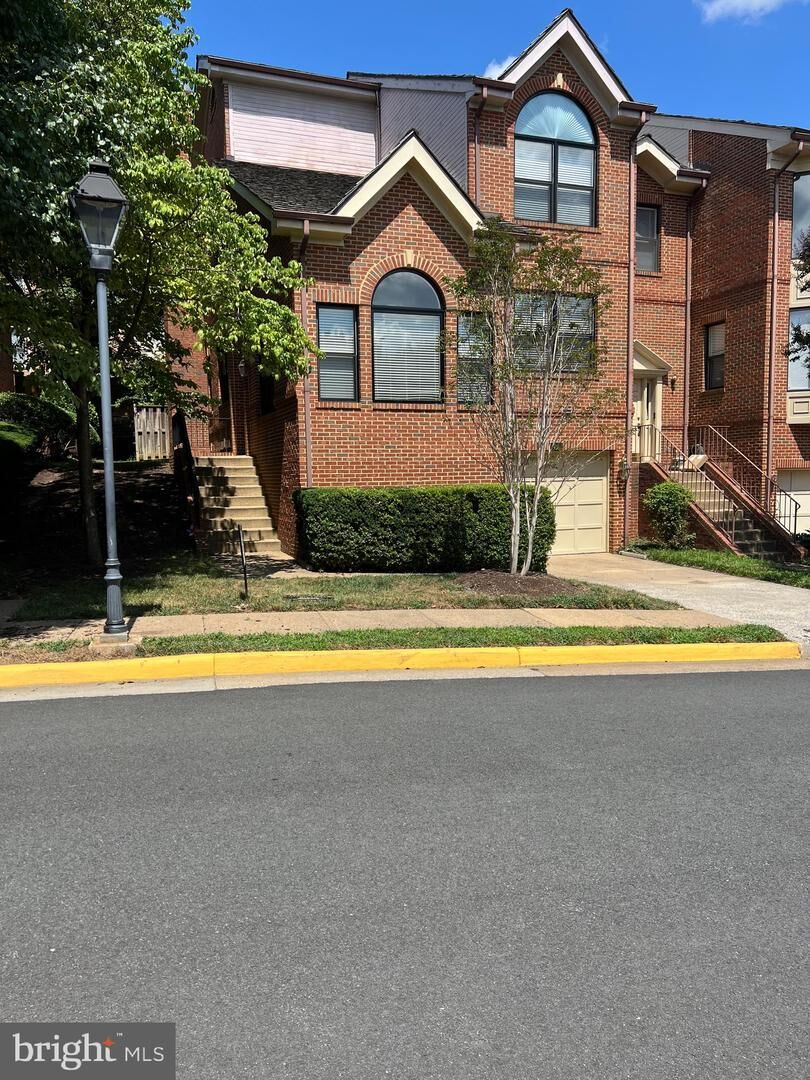 Property Photo:  1443 Hampton Hill Circle  VA 22101 