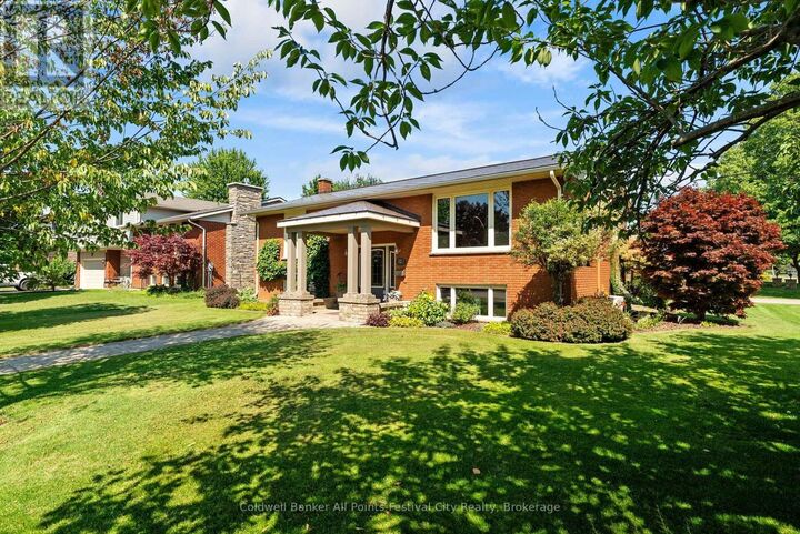 Property Photo:  323 Warren Street  ON N7A 4G1 