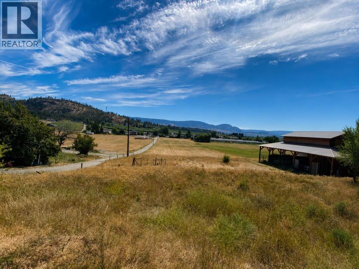Property Photo:  528 Snowsell Street North  BC V1V 2C7 