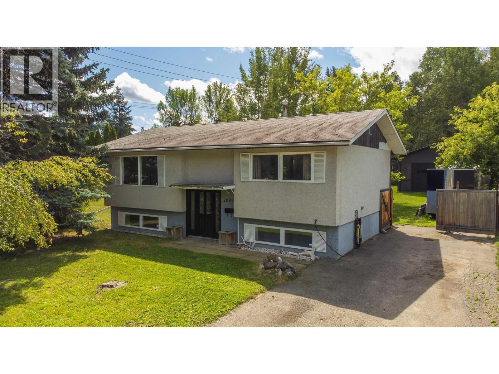 Property Photo: 2099 Macdonald Avenue BC V2L 4G5