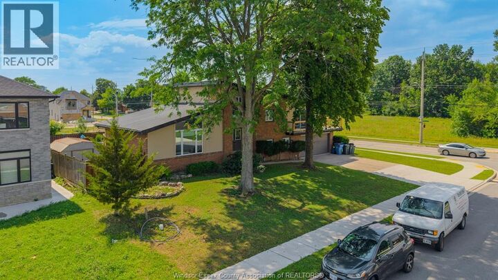 Property Photo: 2405 Roxborough Boulevard ON N9E 2Z7