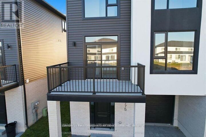 Property Photo: 805 Buckeye Lane ON N6G 4A4