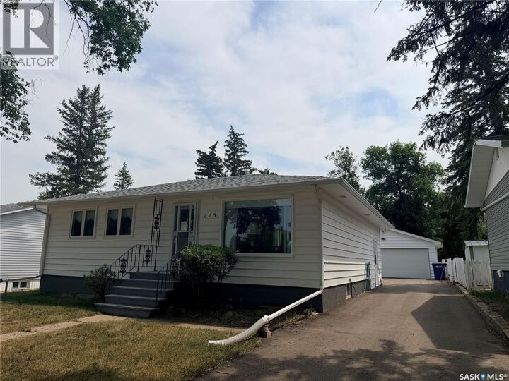 Property Photo: 225 Dominion Road SK S0H 0B0