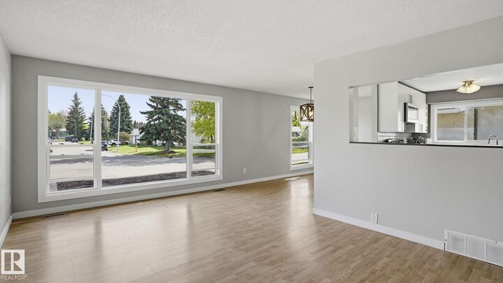 Property Photo: 7 Beechmont Avenue AB T7X 1E6