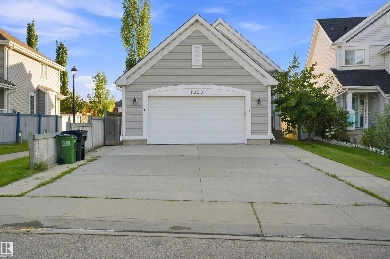 Property Photo:  1328 80 Street SW  AB T6X 1H4 